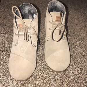 TOMS beige wedges